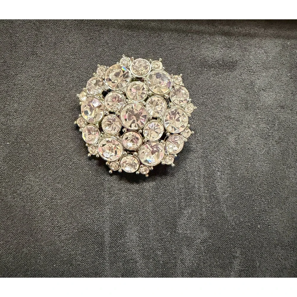Monet Rhinestone‎ Brooch Womens OS Silver Clear Crystal Round Vintage
